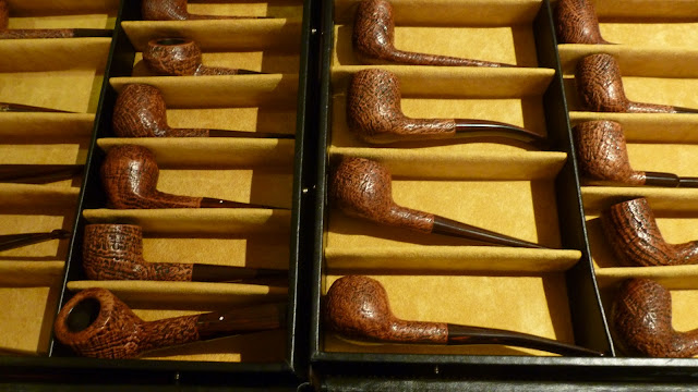 À la une de PipeGazette : "Le salon Butz-Choquin, Savinelli et Dunhill à Paris" - Page 2 Des%2BCounty.