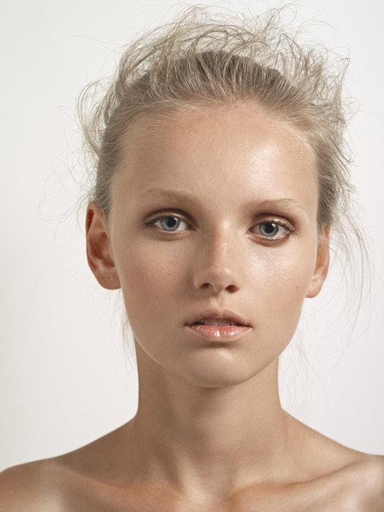 Beauty in Prague LENKA HANÁKOVÁ NOVÁ HVĚZDA SVĚTOVÉHO MODELINGU!