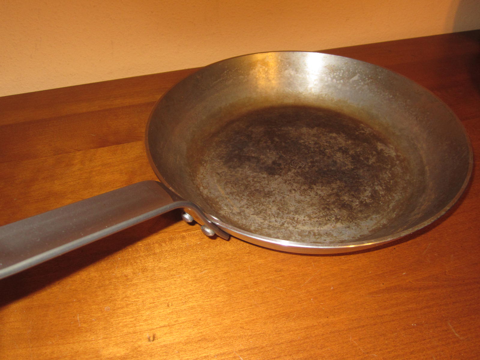 working for money Using de Buyer Mineral B natural cookware saute pan