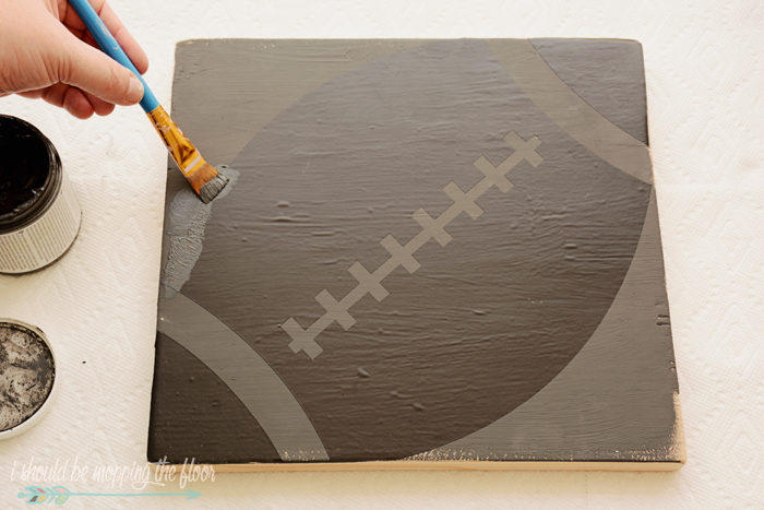DIY Vintage Football Sign : Fun painting technique to create this fun sports artwork for any room!