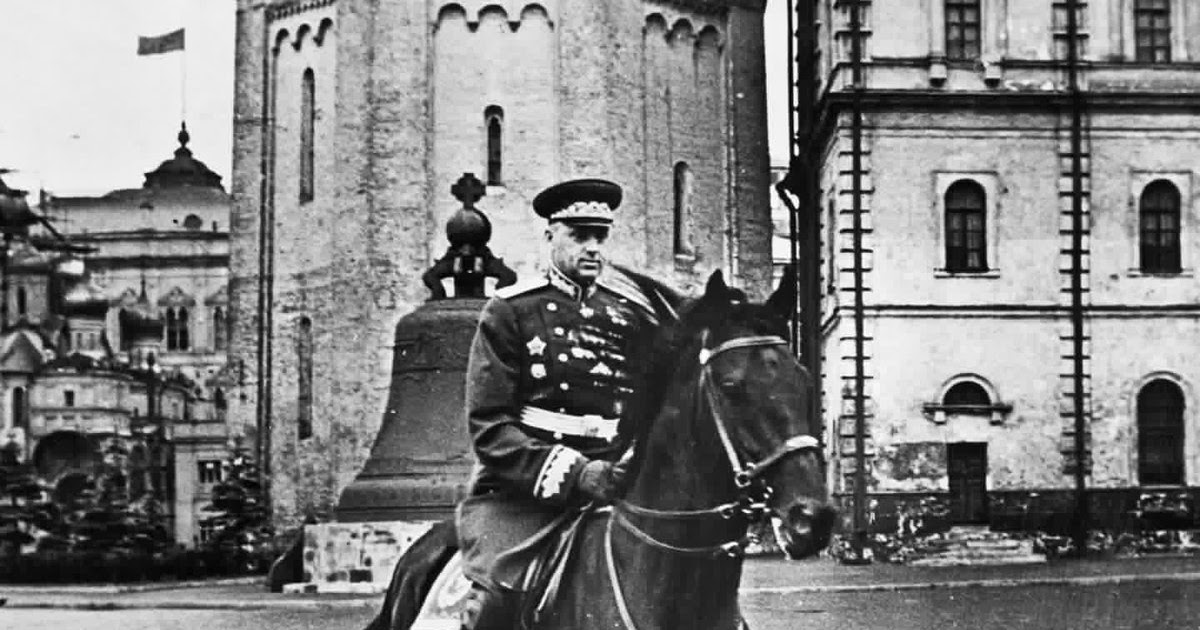 горельеф ленина. горельеф в память о параде победы 1945. минск монумент победы 1945. горельеф в память о параде победы 1945. монумент покорителям космоса барельеф.