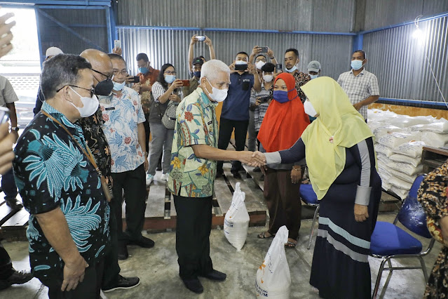 Kementerian Sosial RI Salurkan Bantuan Beras PPKM kepada 53.568 KPM di Asahan Kementerian Sosial RI Salurkan Bantuan Beras PPKM kepada 53.568 KPM di Asahan