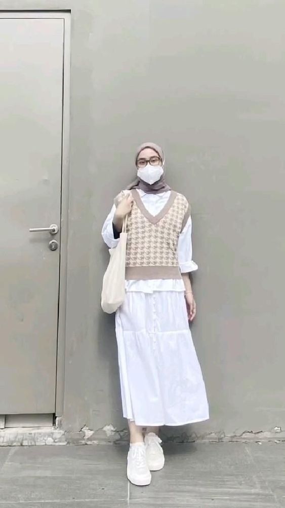 36 Ide Gaya Pakaian Kuliah untuk Wanita Berjilbab - Lunarta Sites