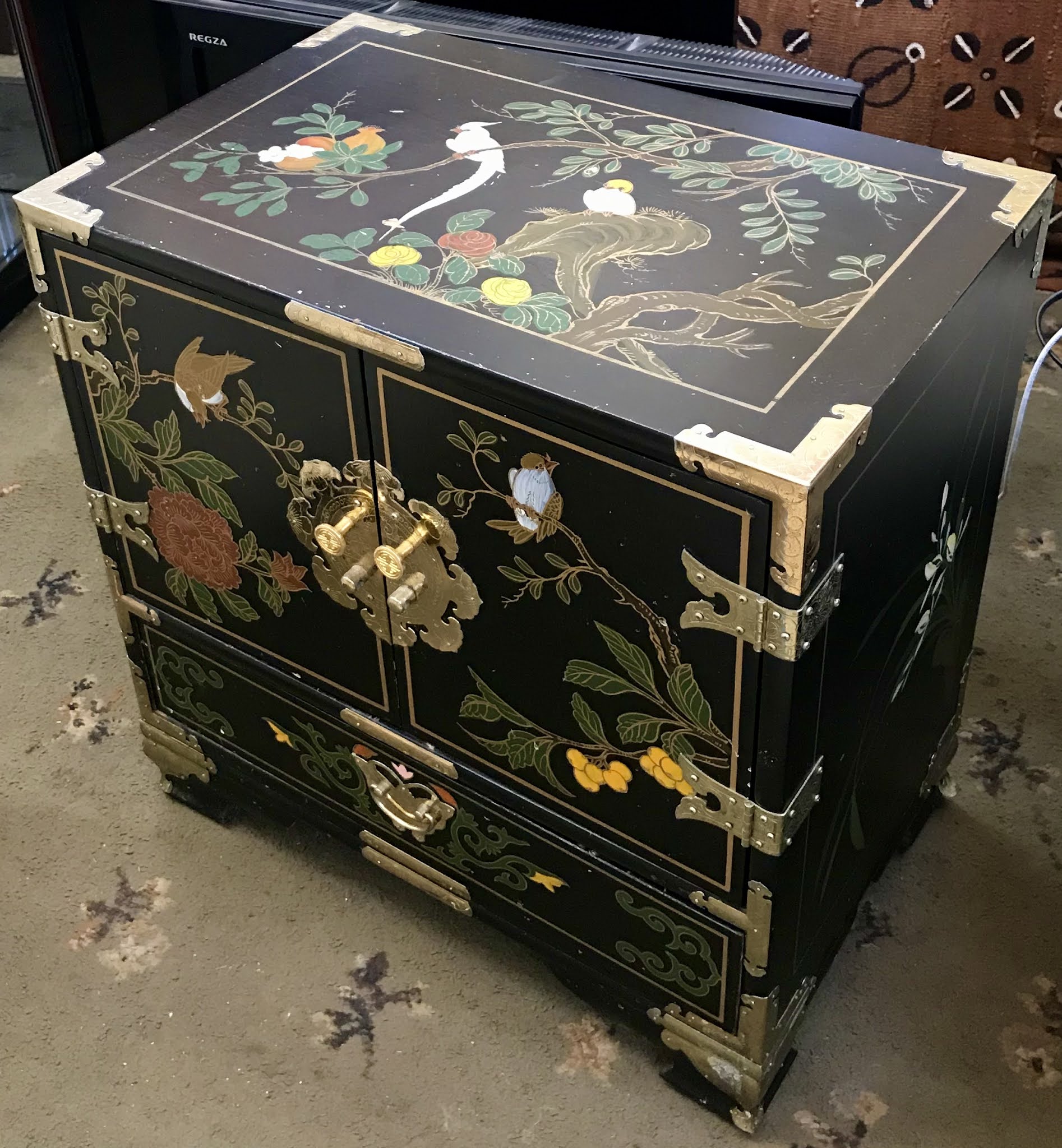 Uhuru Furniture & Collectibles Black Asianstyle Jewelry