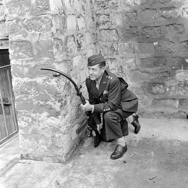 Shoot Around the Corner The Krummlauf, a Gun With BentBarrel