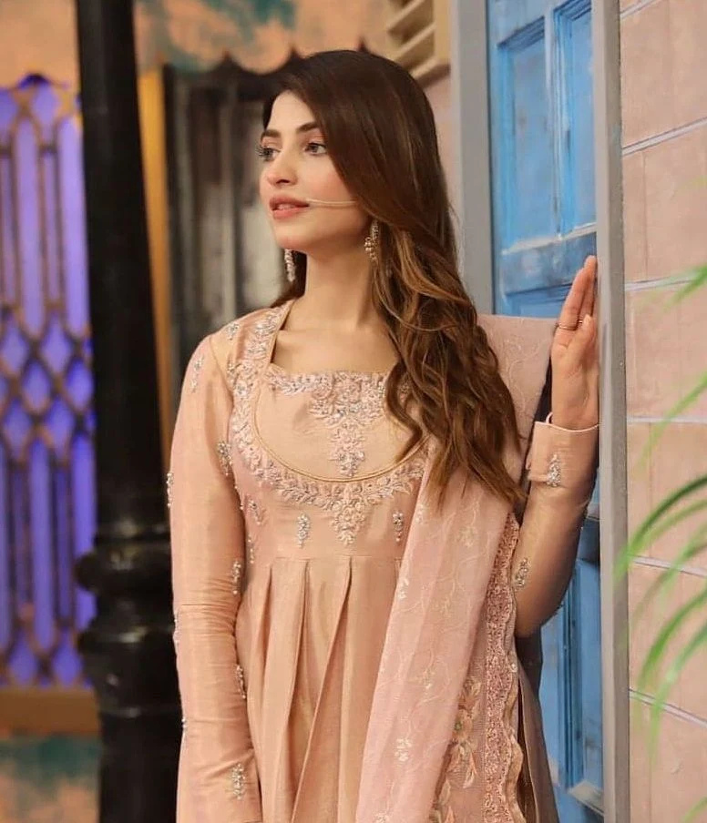 Famous Pakistani Celebrities Dresses from Ramadan Transmissions 2021 Famous Pakistani Celebrities Dresses from Ramadan Transmissions 2021