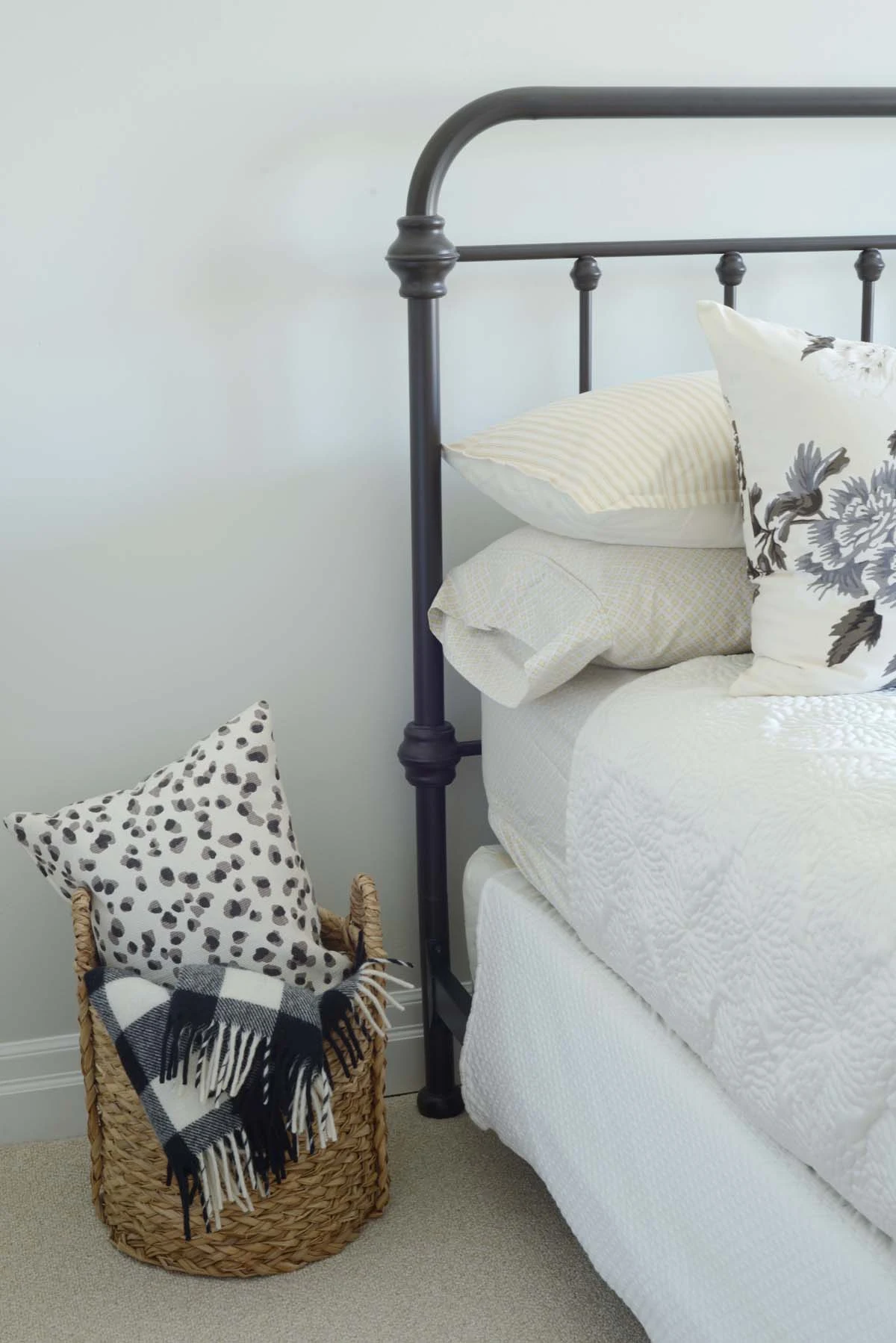 farmhouse guest bedroom, simple guest bedroom