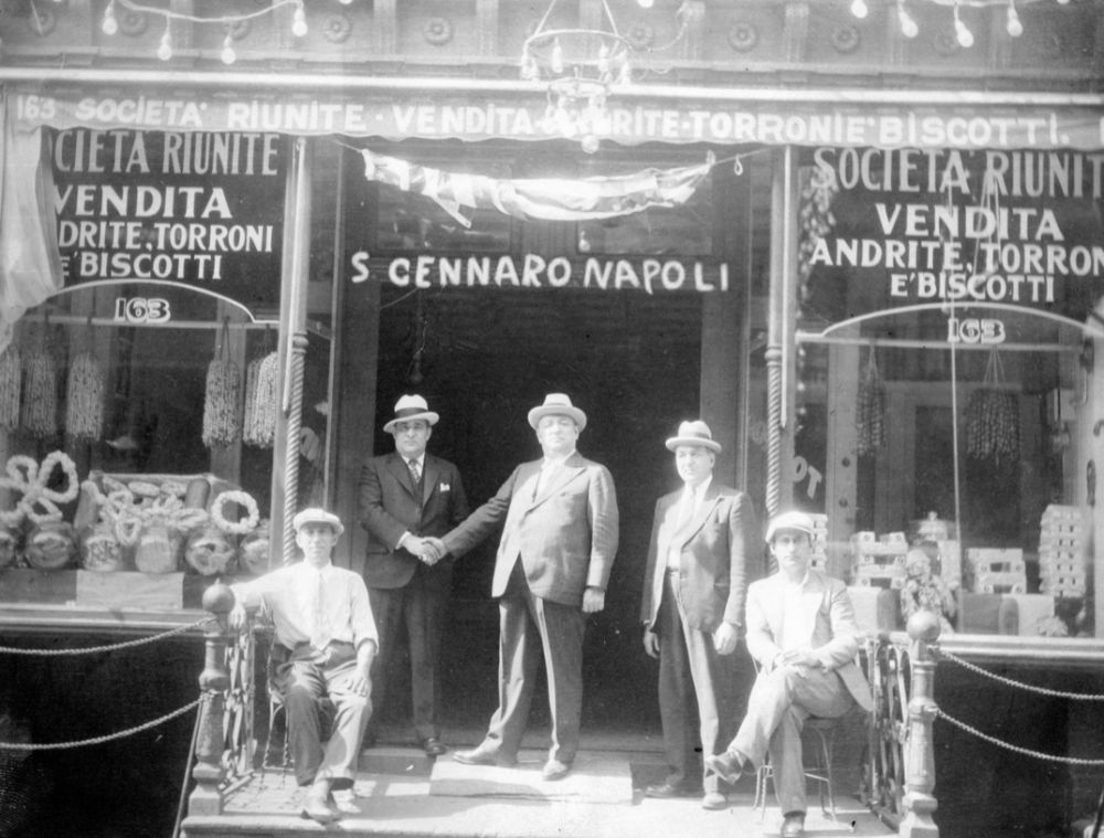 20 Amazing Photographs That Show Italian Immigrants Living Conditions