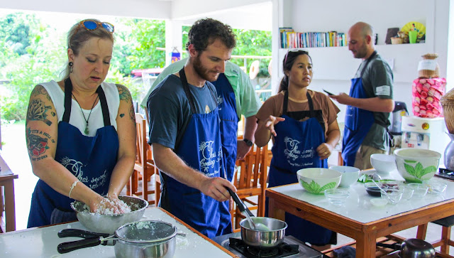 Making Mango with Sticky Rice