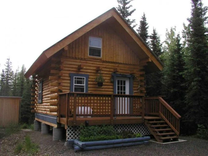 small-log-cabin-in-alaska-1