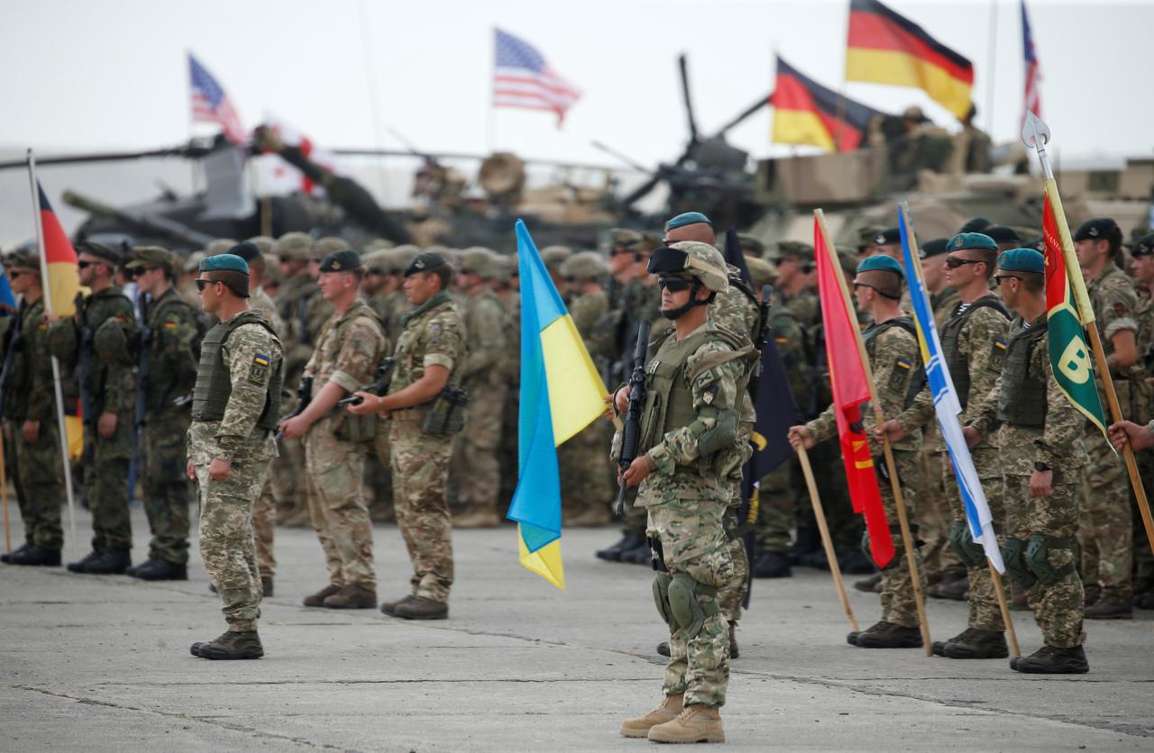 Войска нато на территории украины. Учения НАТО на Украине. НАТО Украина Грузия. Грузинская армия в Украине. Военные НАТО на Украине.