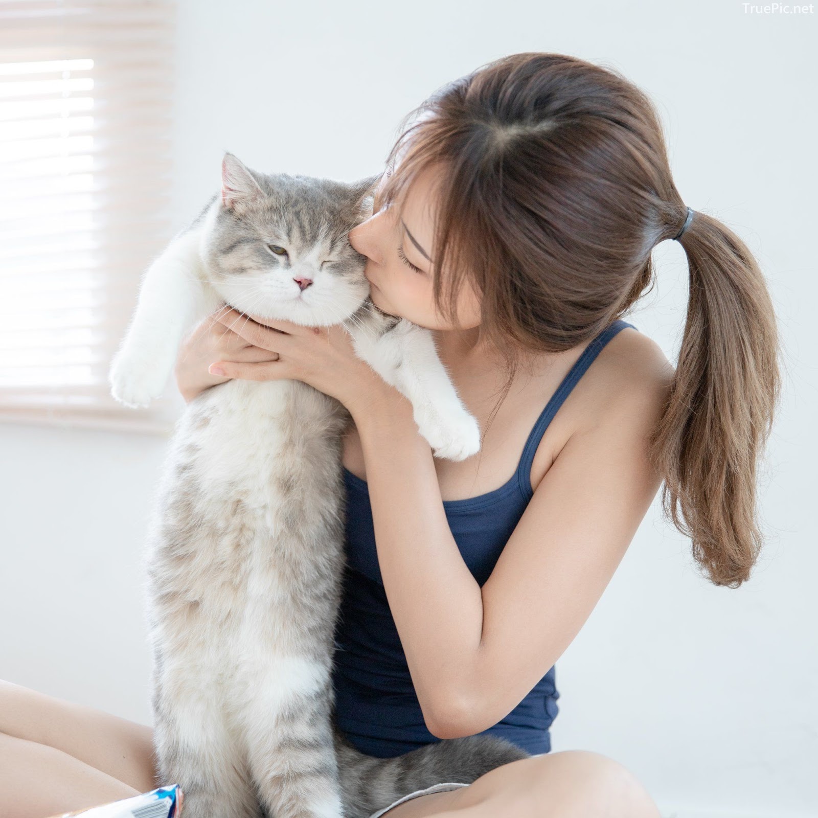 Thailand model - Thanyarat Charoenpornkittada - Stay at home with beautiul cat - TruePic.net - Picture 11