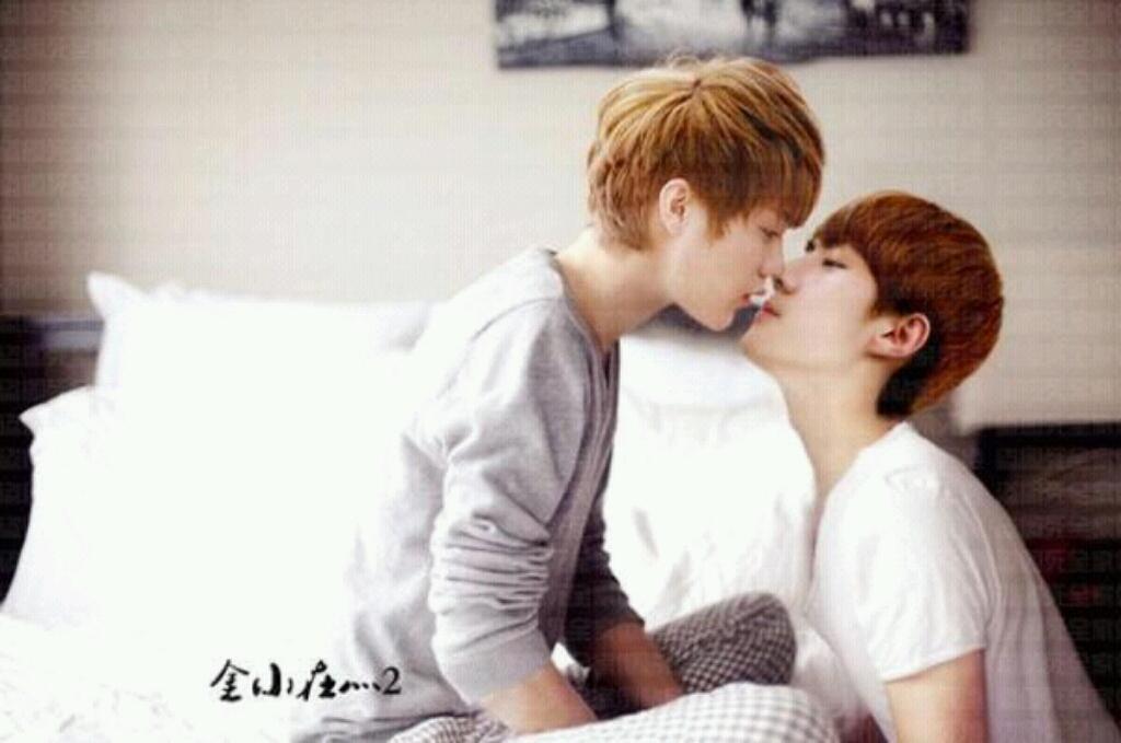 хуан цзытао и лухан. чансу kiss. Chansoo. Exo шанее обнимаются. Chanbaek art 18.