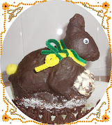 Después adorne el huevo de pascua de chocolate blanco.