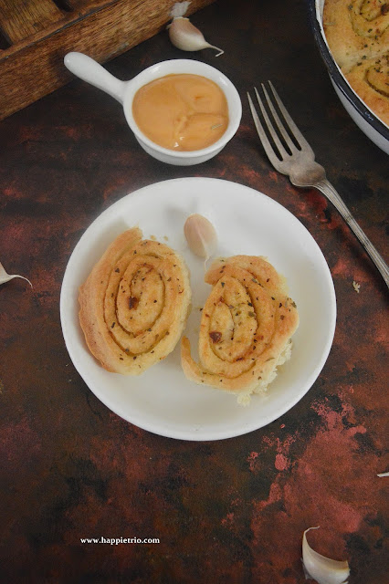 Garlic Butter Rolls Recipe | Pull apart Garlic Rolls