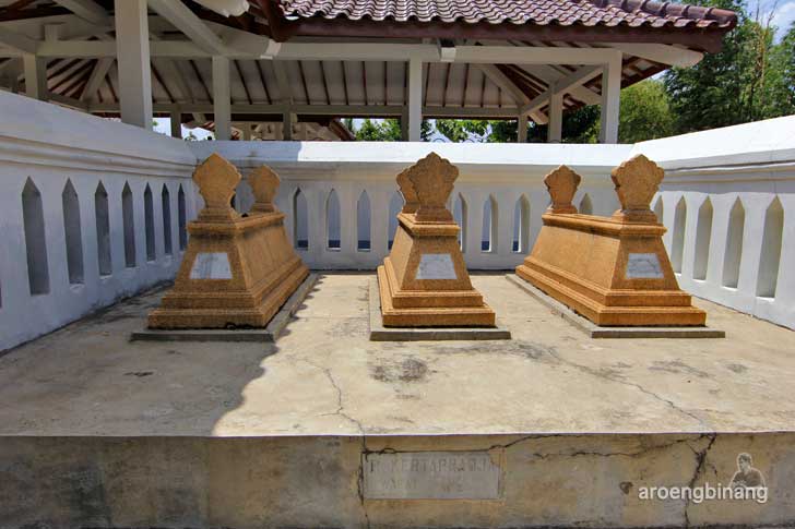 kompleks makam yudanegara ii banyumas
