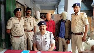 लाखो की शराब के साथ तीन धंधेबाज को किया गिरफ्तार। लाखो की शराब के साथ तीन धंधेबाज को किया गिरफ्तार।