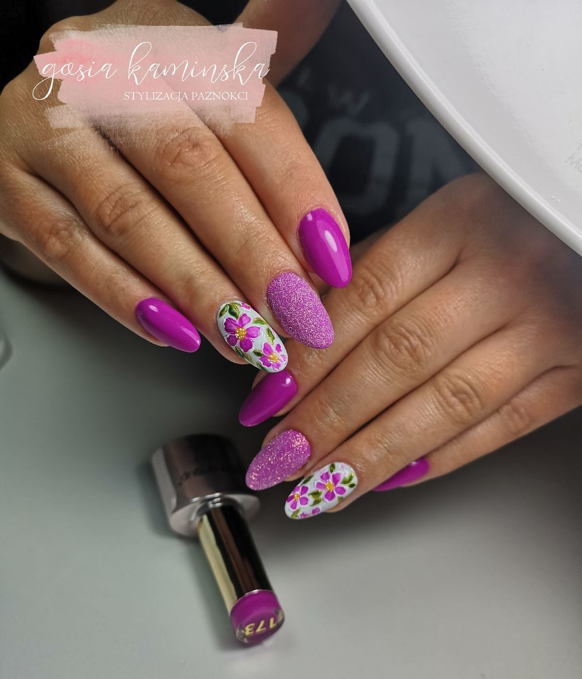 Kwiaty Na Paznokciach Wzorki Na Paznokciach Zdjecia I