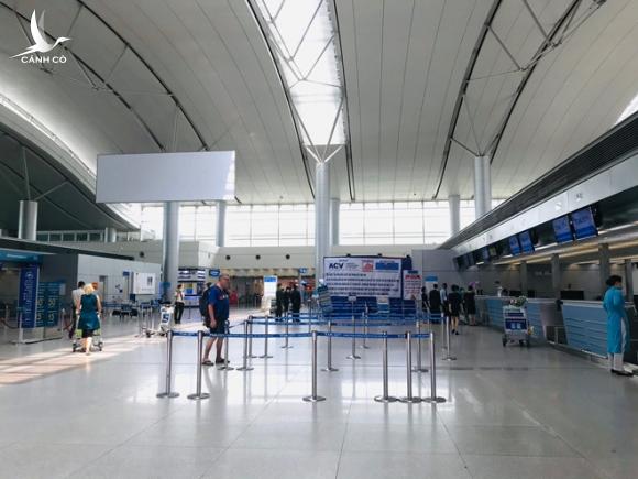 Sau vụ ‘cô gái Hà Nội nhiễm Covid-17’, sân bay Tân Sơn Nhất lại vắng hoe
