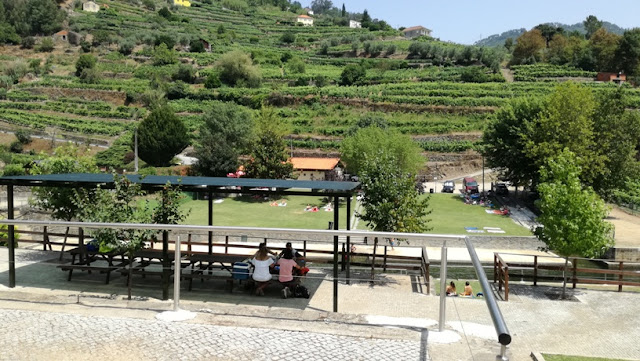 Vista da Praia Fluvial de Fornelos do lado de Louredo Vista da Praia Fluvial de Fornelos do lado de Louredo