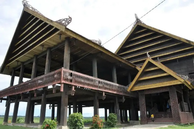 Sangat Kaya Akan Filosofi dan Budaya! Rumah Adat Sulawesi Selatan Warisan Budaya Bangsa