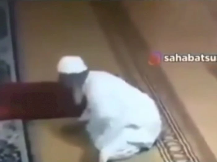 Detik-Detik Pria Paruh Baya Meninggal saat Sedang Tunaikan Salat Sunah di Masjid