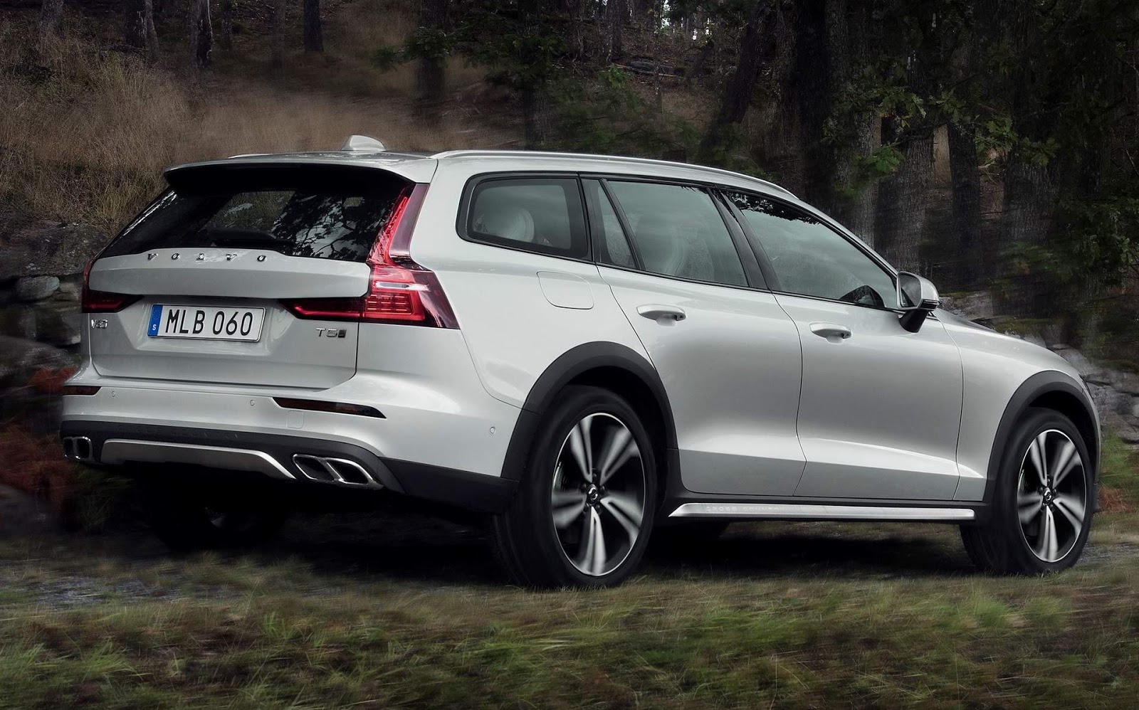 Volvo apresenta nova geração do V60 Cross Country - fotos