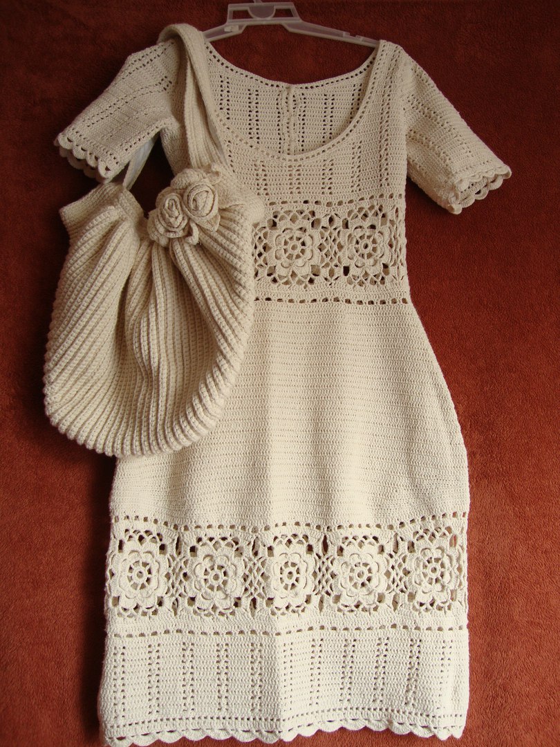 Tina's handicraft crochet dress with motifs flowers