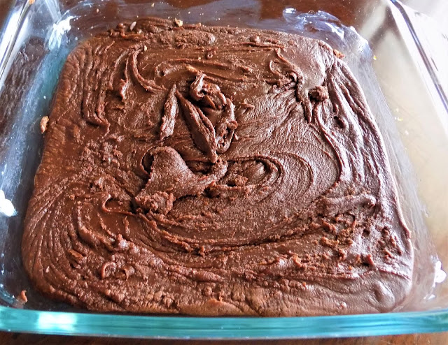 A picture of Fudge setting in a dish