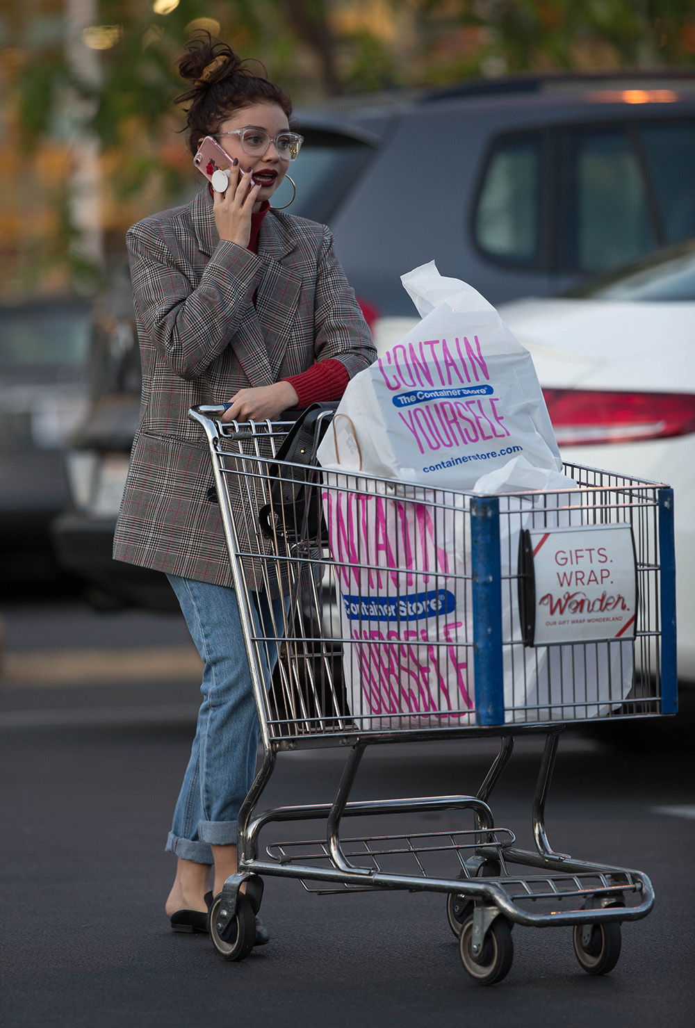 Sarah Hyland || Leaves The Container Store with a cart full of