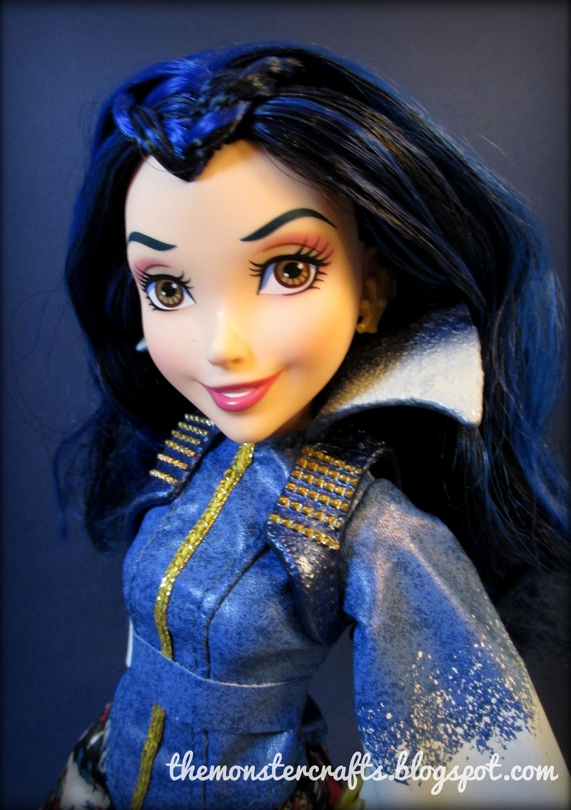 Doll Review: Disney Descendants signature Evie