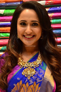 Pragya Jaiswal in colorful Saree looks stunning at inauguration of South India Shopping Mall at Madinaguda ~  Exclusive Celebrities Galleries 011