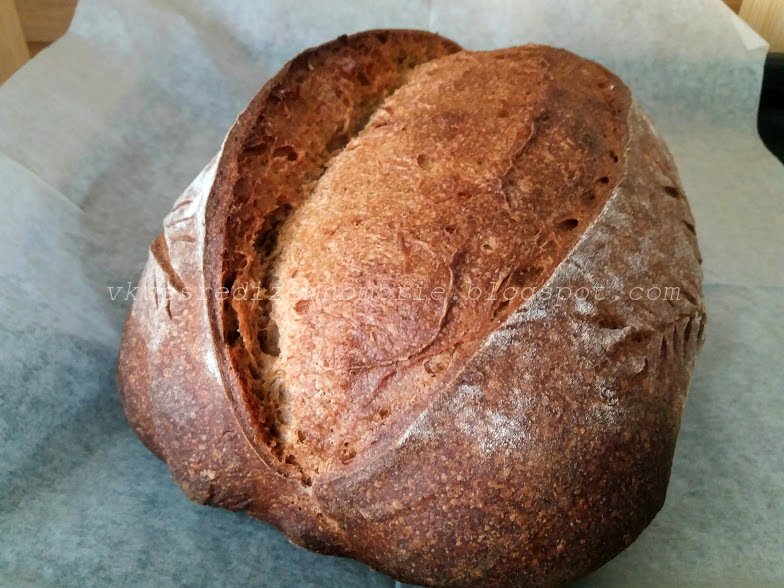 Печь хлеб в форме. Калмыцкий хлеб. Хлеб ржаной круглый. Круглый хлеб в духовке. Хлеб на закваске в духовке.
