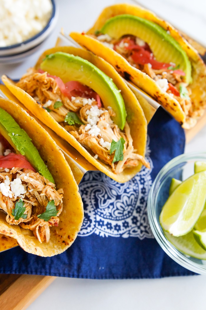 how to make crockpot chicken tacos