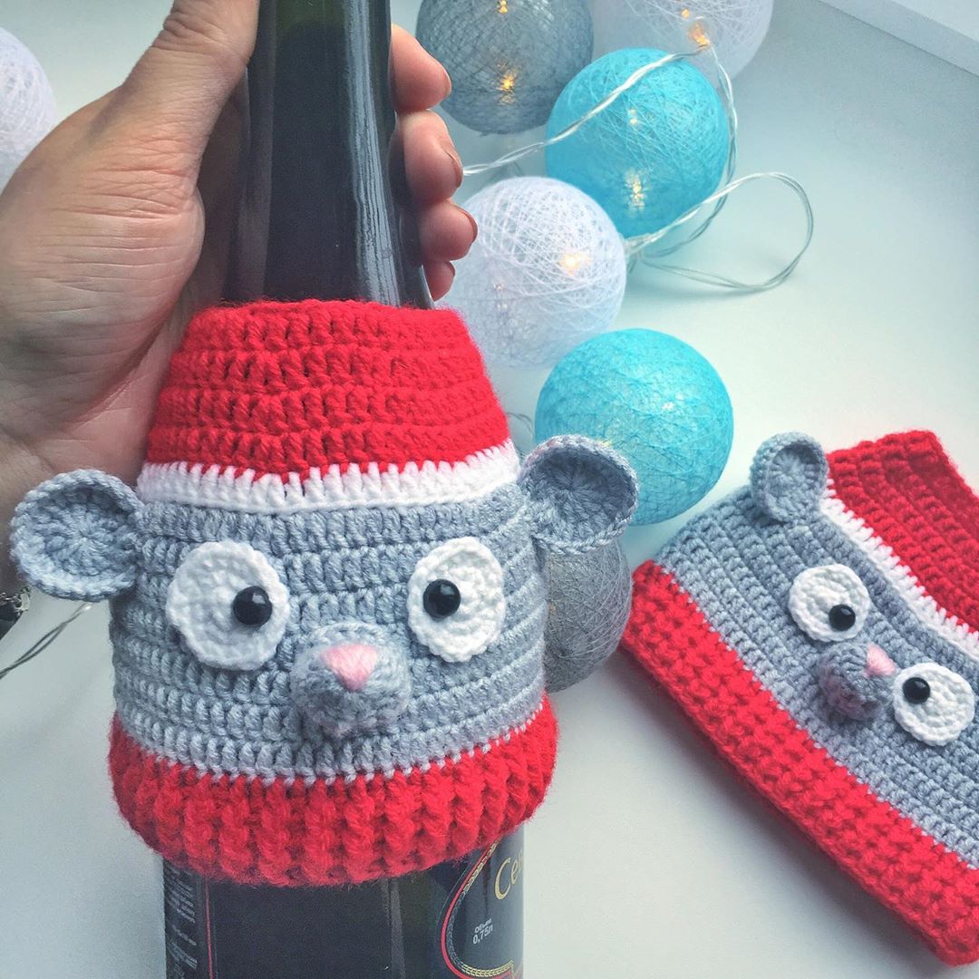 Вязаный чехол мышка на шампанское