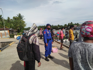 Polairud Polres Sinjai Gencar Periksa Masker di Pelabuhan Cappa Ujung,Ini Pesan Tegas Kapolres Sinjai