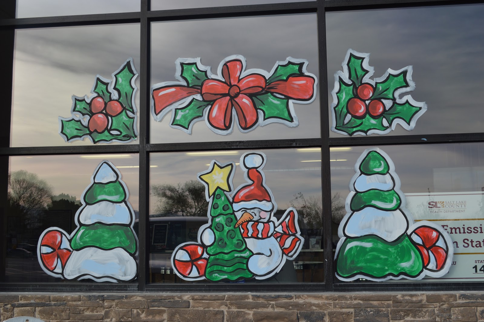 DIY Window Paint  Window painting, Diy window, Christmas window