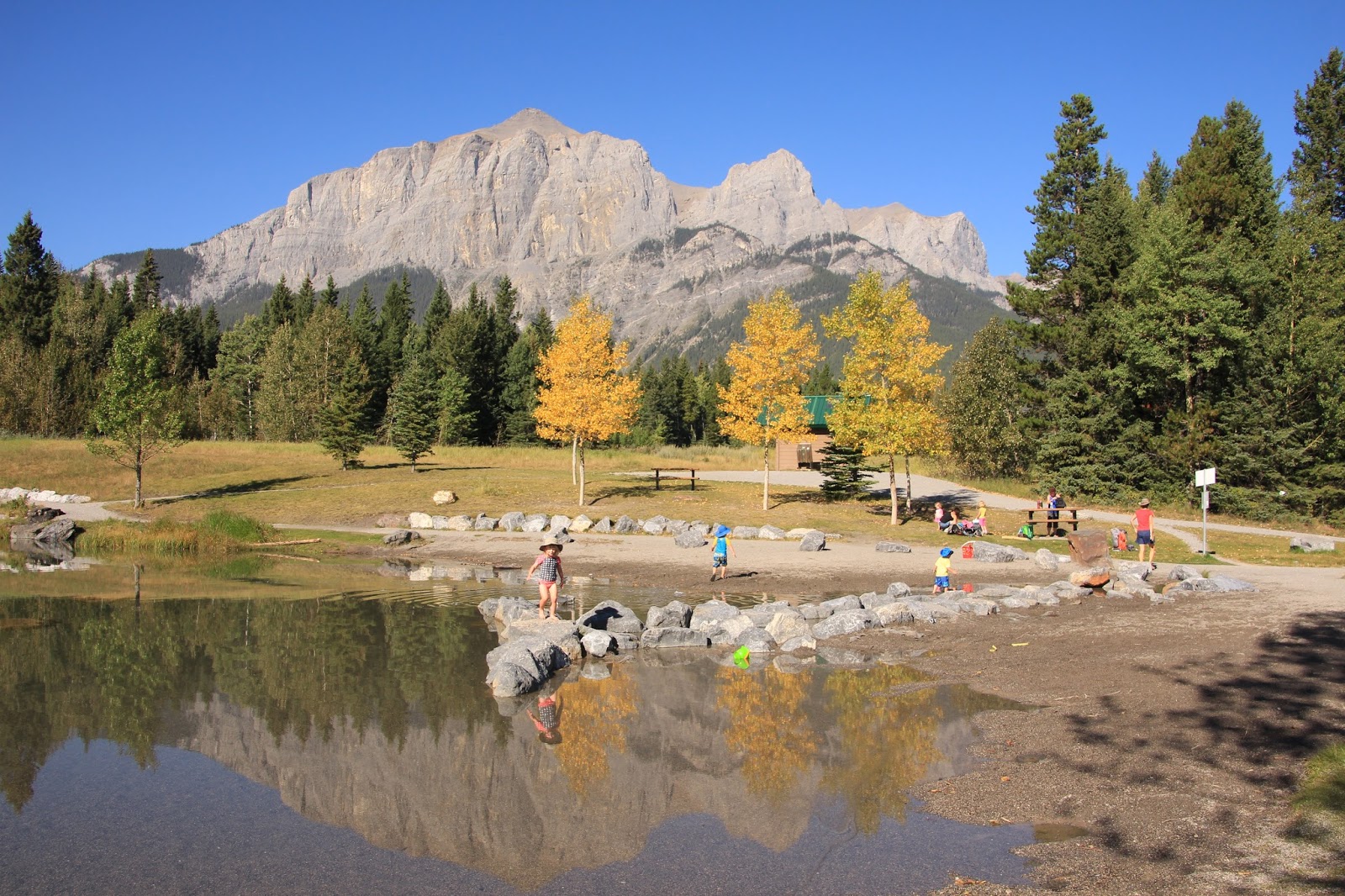 O Canada! Autumn in the Rockies – AdventuresNW