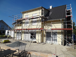...unser Haus entsteht: Außenfassade: Grundierung und Farbauswahl