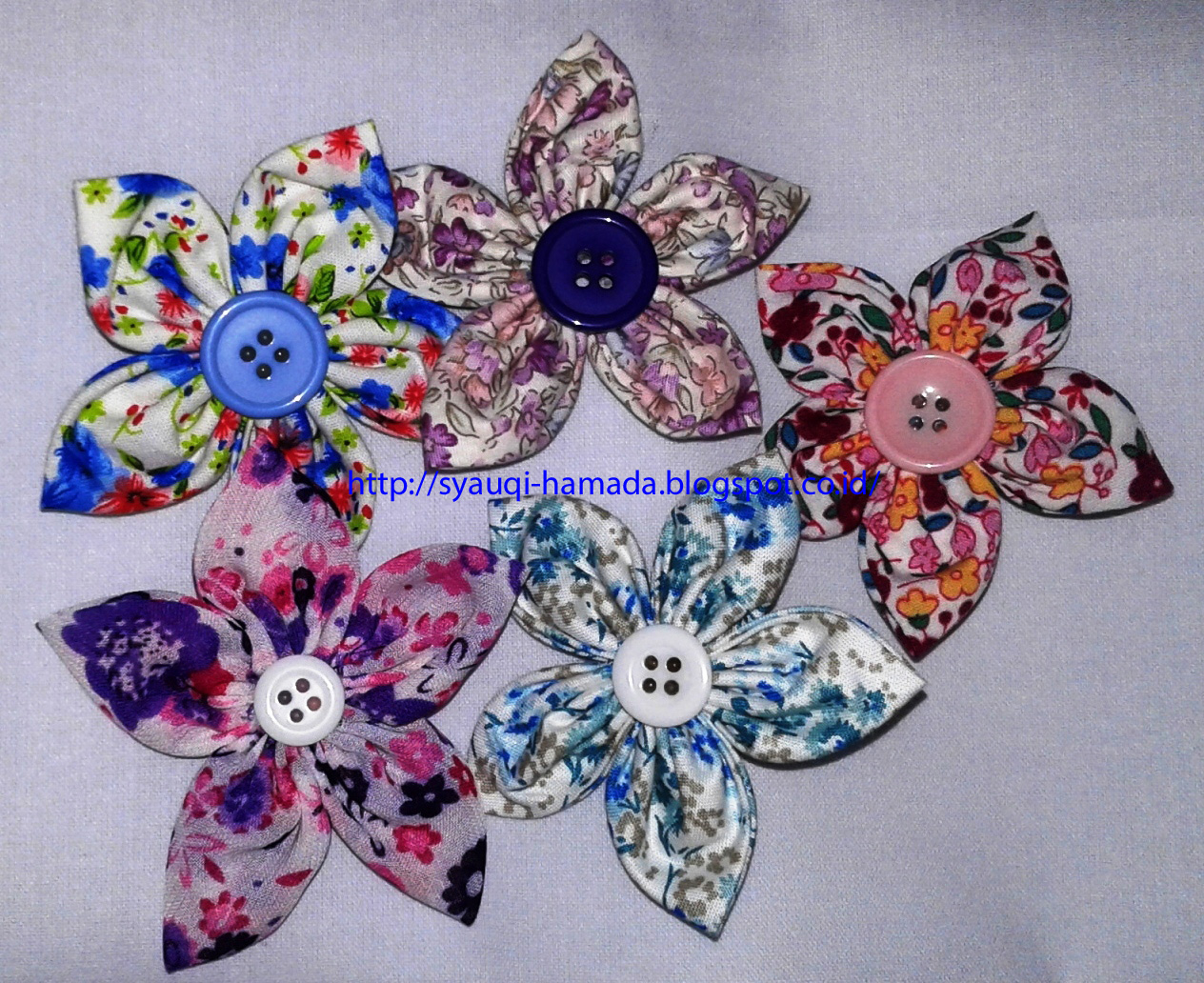 Cara Membuat Kerajinan Tangan Bros Bunga Cantik Dari Kain