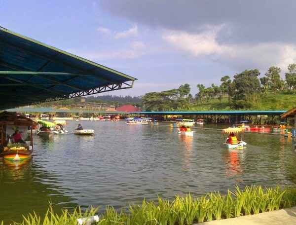 Paket Wisata Floating Market Lembang Bandung