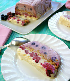 Berry Frozen Yogurt Cake ~ Vintage Zest | A quick, easy, family-friendly dessert that is gorgeous enough to serve at a party and healthy enough to gobble up after any weeknight dinner!