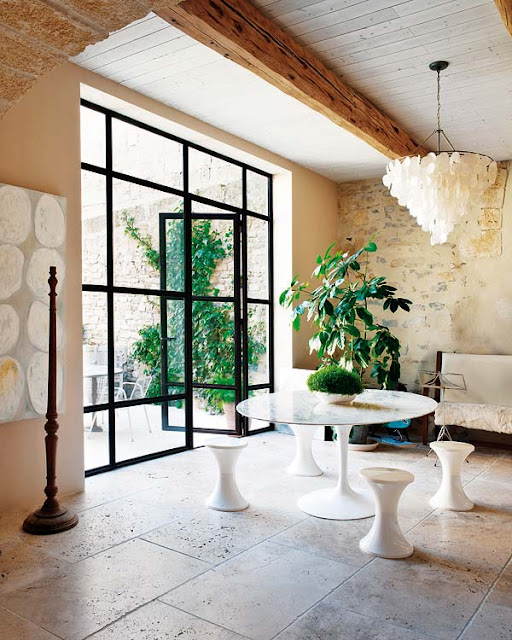 wiatrak przebudowany na dom