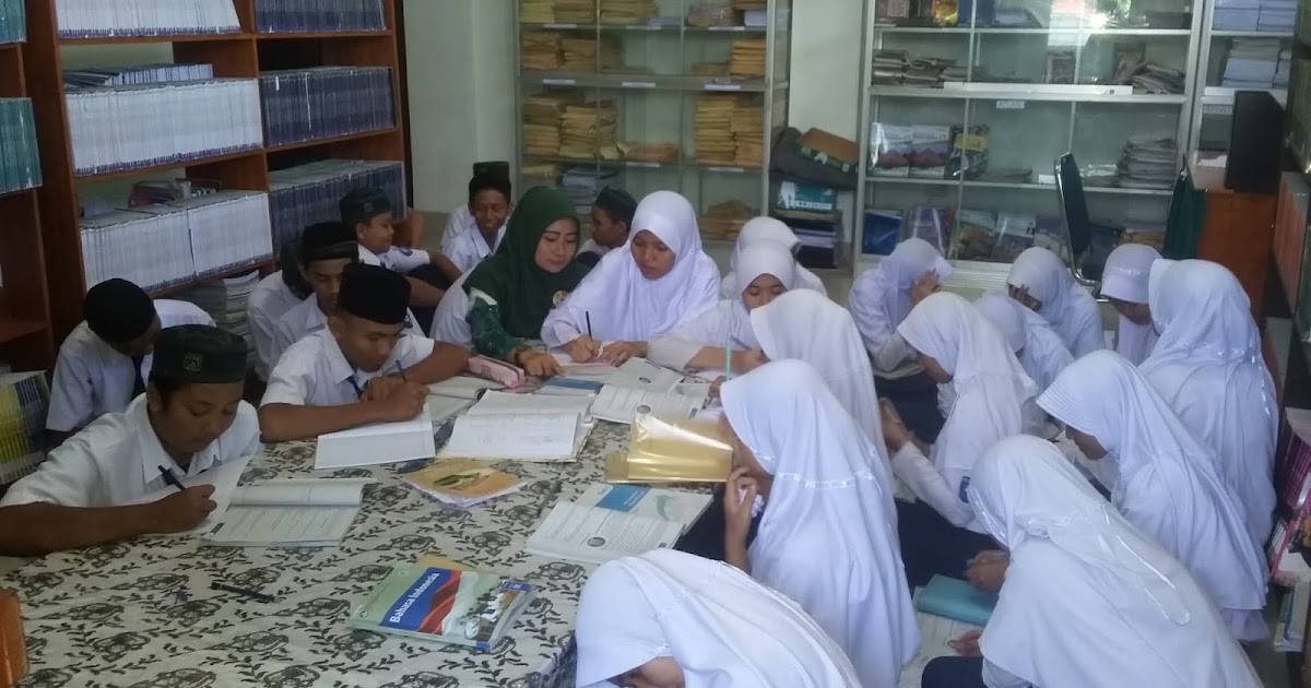 Bahasa Indonesia SMP KEGIATAN LITERASI 1 (Laporan Membaca