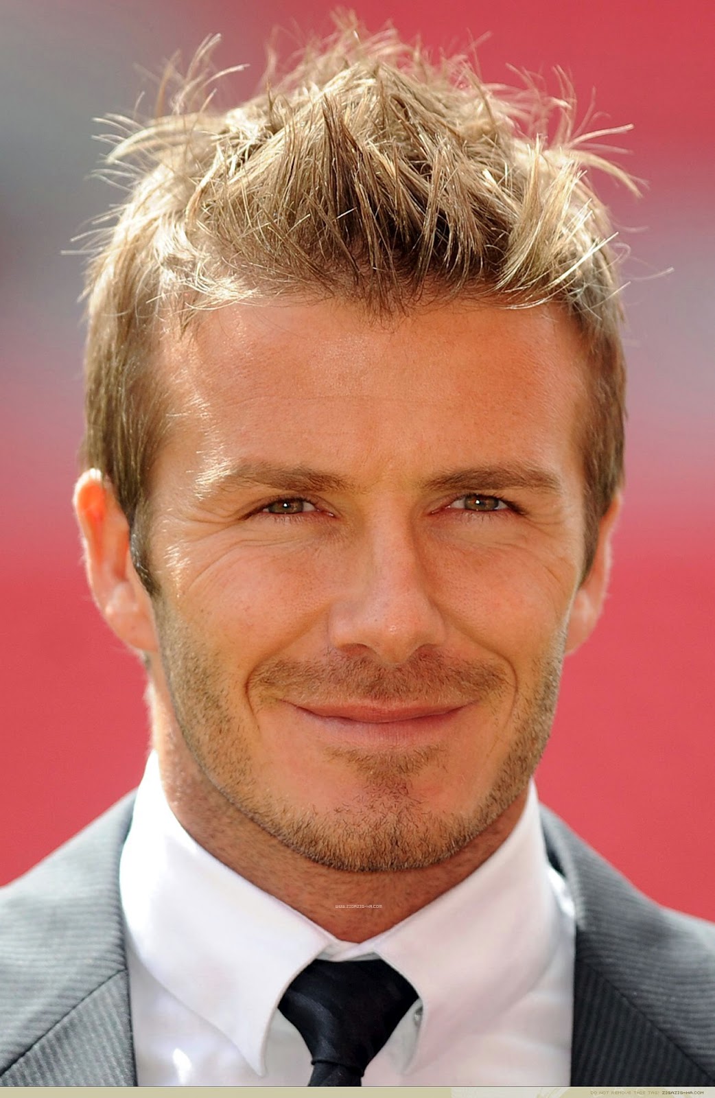 http://1.bp.blogspot.com/-UzlWJXdR6Gk/T8WaGlV1S-I/AAAAAAAAC_E/Vi_FY16xO_w/s1600/David-Beckham-david-beckham-29179786-1300-1997.jpg