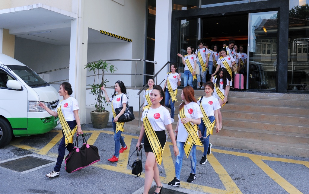 MPD 4043 Dàn thí sinh Hoa hậu và Nam vương Doanh nhân Thế giới hội ngộ tại Malaysia