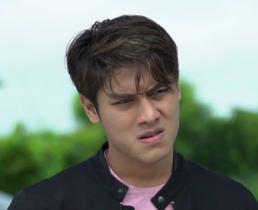 Biodata Pemain Topeng Kaca