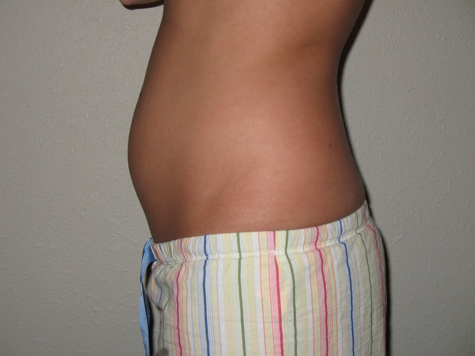 На 3 неделе тянет. Живот на 2 месяце. 2 Месяц беременности. Живот в два месяца беременности. Живот на 3 месяце беременности.