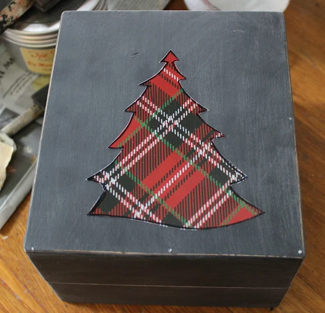 Christmas Crates Stenciled Box & Drawer #oldsignstencils #dixiebellepaint #primamarketingtransfers #plaid #Christmas #upcycle #stencil