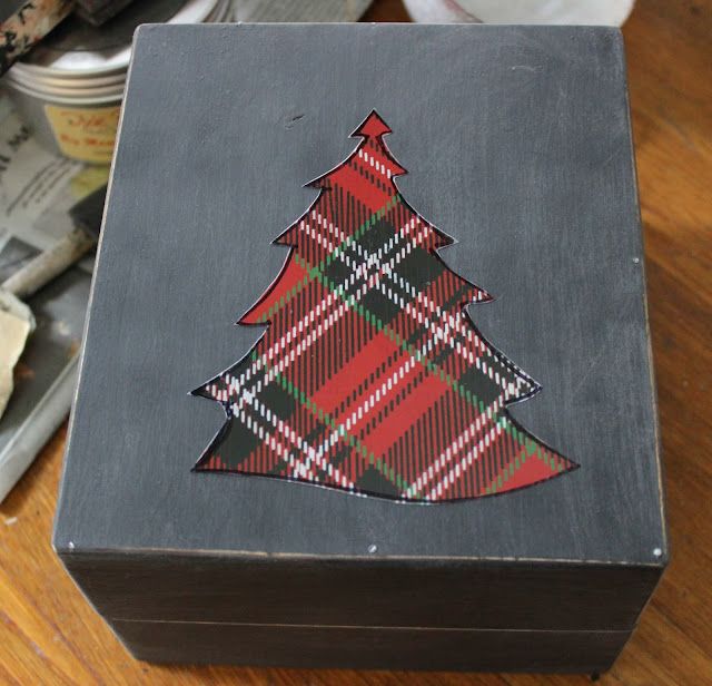 Christmas Crates Stenciled Box & Drawer #oldsignstencils #dixiebellepaint #primamarketingtransfers #plaid #Christmas #upcycle #stencil